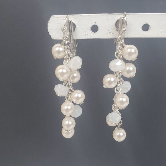 Vintage Faux Pearl Bead Opaque White Glass Silver Tone Dangle Drop Clip Earrings - Picture 4 of 6